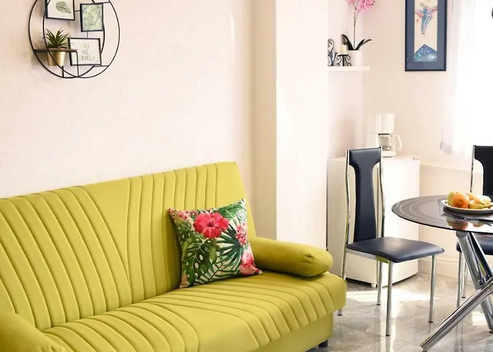 Διαμέρισμα Golden Mirror *