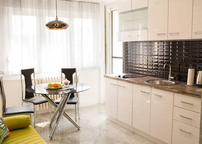 Golden Mirror * Νόβι Σαντ